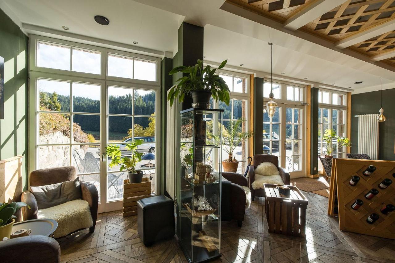 Berghotel Und Restaurant Kraeuter Chalet Furtwangen Exterior foto